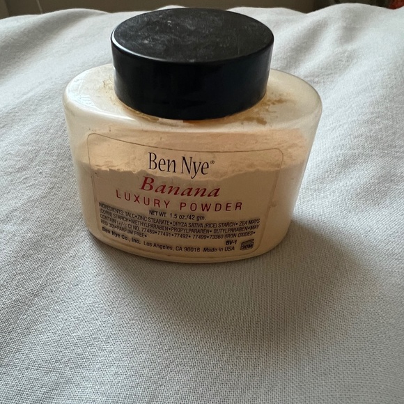 Ben Nye Banana Powder (3A8) - Picture 2 of 3